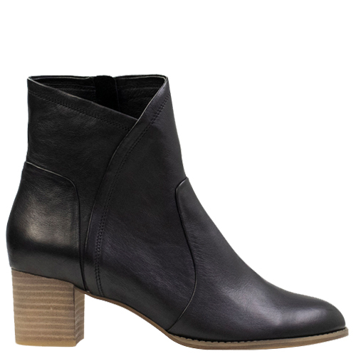 Slack [Colour: Black] [Size: 42]